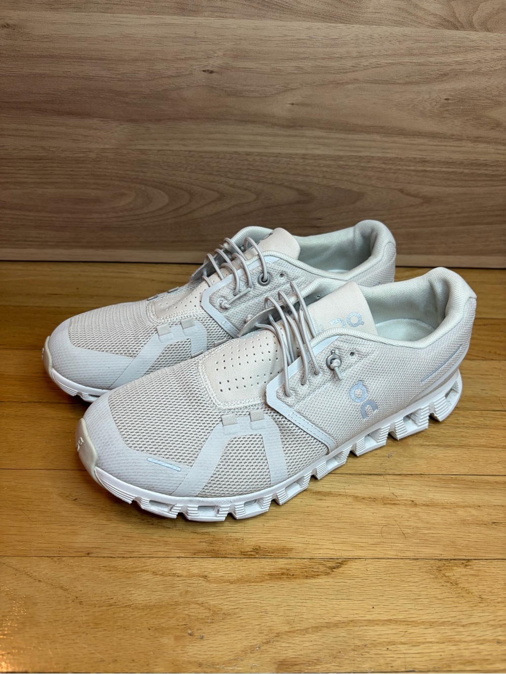 On Cloud Women's Sneakers in Cream - Size 9.5
